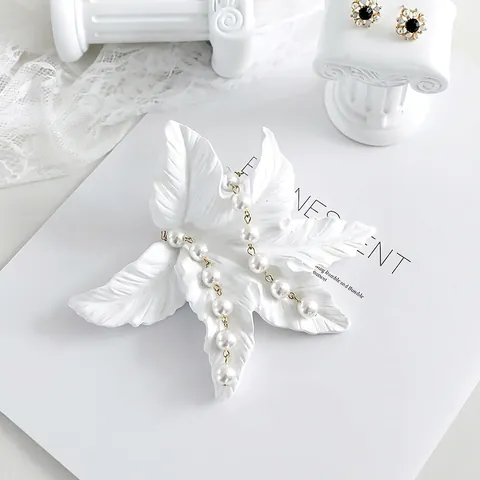 White Resin Jewelry Display Stand Roman Column Shell Maple Leaf Earring Ring Holder Photography Props Desktop Decor
