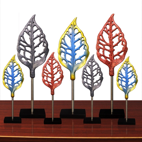 Abstract Hollow Leaf Ornament Resin Modern Minimalist Tabletop Sculpture With Metal Stand For Home Office Decor