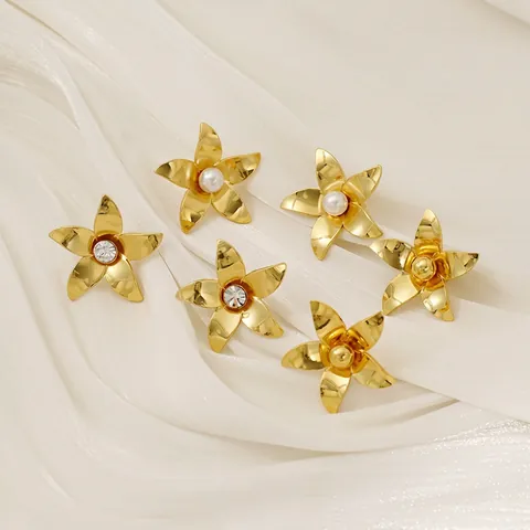 Orecchini A Lobo A Petalo Di Fiore Acciaio Inossidabile Placcato Oro 18K Con Perla Artificial E Zircone Gioielli Per Donna