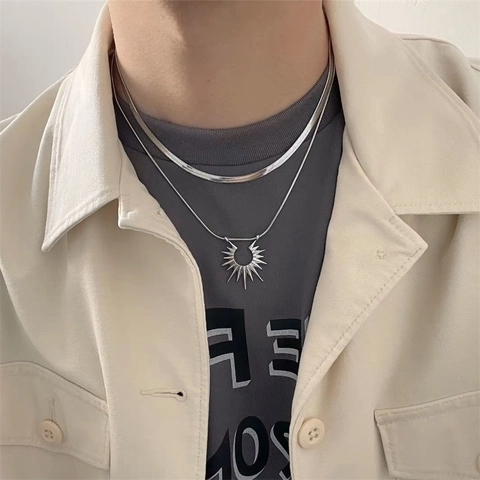 Collar De Doble Capa De Acero De Titanio Cadena De Serpiente Con Colgante De Sol De Aleación Joyería Para Hombre Mujer
