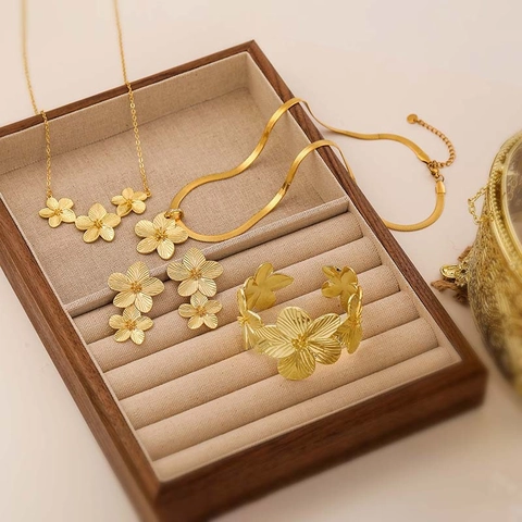 Vintage Western Style Copper Gold Flower Jewelry Set For Women Fashion Petal Rhinestone Necklace Earrings Bracelet Open Ring