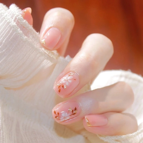 Unghie Finte Rosa Nude Corte Quadrate Unghie Artificiali Con Motivo A Fiori Bianchi E Foglia D Oro Per Donne