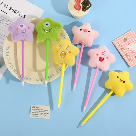 Penna a Sfera Creativa a Forma di Stella in Peluche Ricamo Viso di Mostro Penna Morbida per Scrittura Cancelleria Regalo