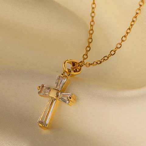 Stainless Steel Cross Pendant Necklace For Women Inlaid With Zirconia 18K Gold Plated Geometric Square Charm Jewelry Gift