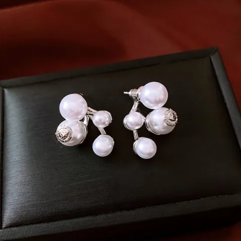 Unregelmäßige Künstliche Perlen Cluster Ohrstecker Mit Silberohrstift Legierung Französisch Minimalistisch Eleganter Schmuck Für Frauen