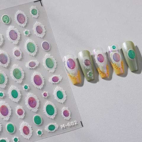 3D Geprägte Nagelkunst Aufkleber Relief Weiße Spitze Barock Edelstein Stil Selbstklebend Holographisch Aurora Maniküre