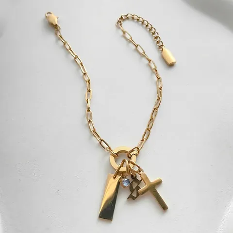 Bracelet Minimaliste en Acier Inoxydable Plaqué Or 14K Avec Pendentifs Multiples pour Femmes Croix Délicate Lettre Étiquette Rectangulaire Strass Bijoux DIY Cadeau