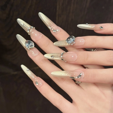 Handgemaakte Lange Stiletto Press On Nagels Champagne Goud Gradiënt Cat Eye Strass Kunstparel Ketting Luxe Franse Stijl