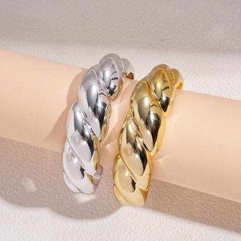 Gedraaide Grove Manchetarmband Hoogglans Metaaltextuur Verstelbare Open Bangle Elegante Mode-Sieraden Voor Dames