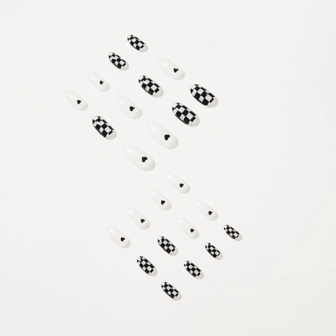 Black White Checkerboard Press On Nails Herzmuster Oval Kurz Falsche Nägel Glänzende Künstliche Maniküre Damen