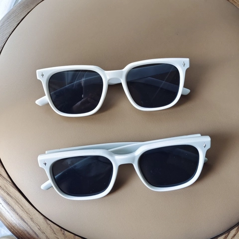 Kids Sunglasses Square Frame Retro Vintage Style With Metal Star Rivets For Boys Girls UV Protection Eyewear