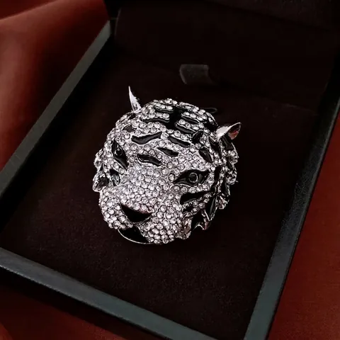 Vintage Tiger Head Brooch Alloy Zircon Inlaid Pave Rhinestone Enamel Suit Pin Retro Luxury Jewelry Accessory For Women