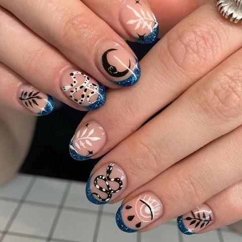 Kurze Ovale Künstliche Nägel Blauer Glitzer French Tip Schlange Mond Böser Blick Mystisches Muster Tragbare Falsche Nägel