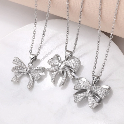 Collier Pendentif Nœud Papillon en Cuivre Zirconia pour Femmes Bijoux Minimalistes Nœud Papillon Cadeau pour Navette et Fête Mode