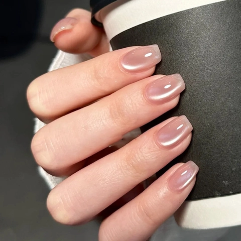 Roze Bruin Cat Eye Press On Nails Squoval Zoet Minimalistisch Modieus ABS Kunststof Kunstnagels Voor Vrouwen