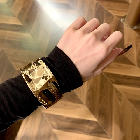 Bracciale Rigido Largo In Metallo Texture Martellata Irregolare Pieghettata Chic Minimalista Gioielli Di Nicchia Per Donna
