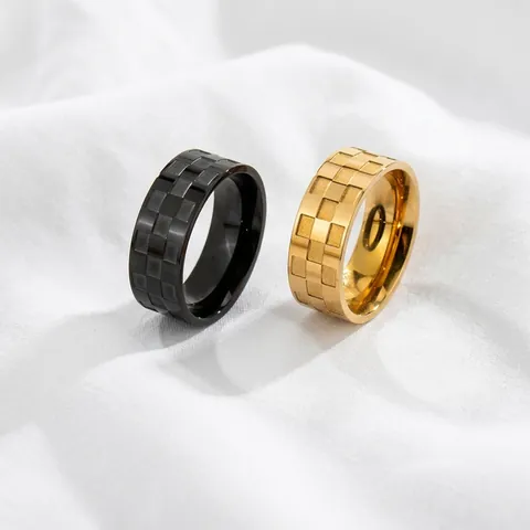 Bague Damier en Acier Inoxydable Mode pour Hommes Femmes Motif Géométrique Électroplaqué Or Noir Bijoux Cadeau Créatif