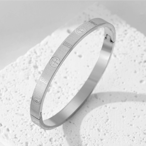 Brazalete De Acero Inoxidable Textura Rejilla Medalla Religiosa San Benito Patrón Griego Cierre Joyería Retro