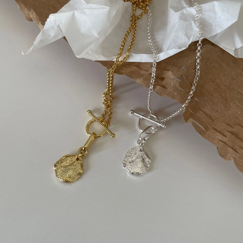 Collana In Argento Sterling 925 Con Pendente A Moneta Tonda Irregolare Martellata E Chiusura A T Chic Minimalista Da Donna
