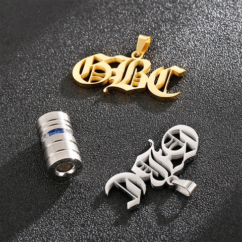 Collier Pendentif Lettre Gothique Baby Hip Hop Acier Inoxydable Cylindre Pierre Zircon Bleu Bijoux Pour Hommes Femmes