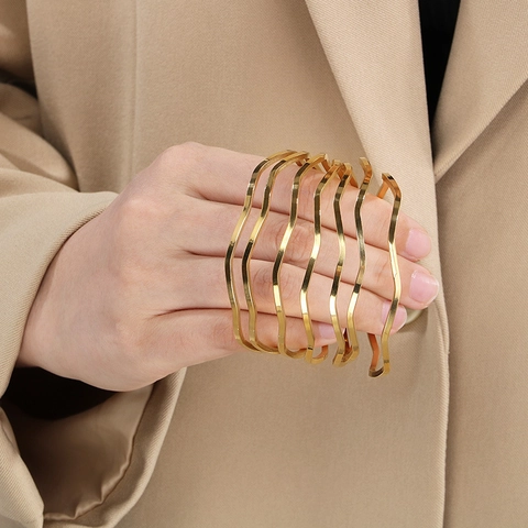 Minimalistisches Gold Wellenförmiges Stapelarmreif Set Für Damen Edelstahl Galvanisiert Mehrschichtiges Wellenlinien Armband Schmuck Geschenk