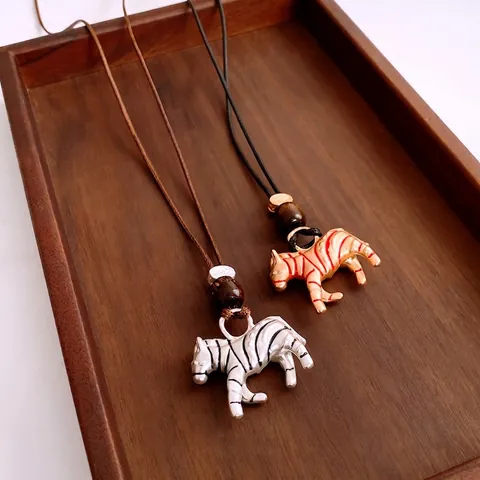 Zebra Anhänger Halskette Legierung Emaille Tierform Mit Holzperle Verstellbare Wachskordel Lange Vintage Ethnisch Damen