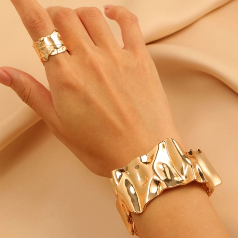 Exaggerated Alloy Gold Plated Leaf Wrinkled Hollow Open Bracelet And Ring Set For Women Fashion Jewelry Set Party Gift