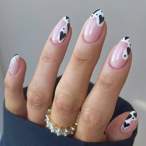 Unghie Finte Forma Mandorla Base Rosa E Design Con Motivo A Cuore Nero Eleganti Unghie A Pressione Per Donne Manicure Fai Da Te