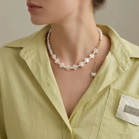 Irreguläre Künstliche Barockperlenkette Mit Herzanhänger Aus Legierung Elegante Mode Schlüsselbeinkette Schmuck Für Damen