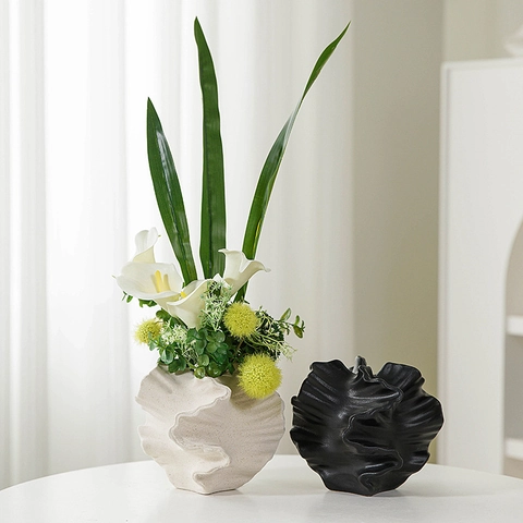 Nordic Style Matte Ceramic Vase Irregular Abstract Wave Shape Handmade Desktop Flower Arrangement Home Decor Accent