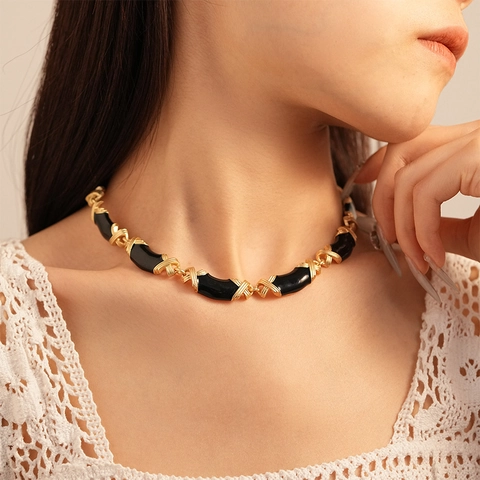 Collier Vintage En Émail Géométrique Croix X Style Français Alliage Patchwork Chaîne De Clavicule Pour Femmes Niche