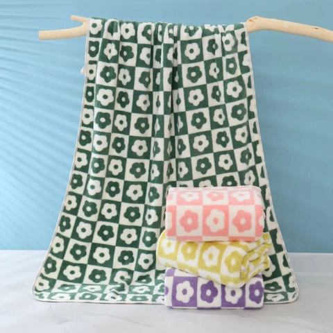 Weiche Korallenfleece Handtücher Schachbrettmuster Blumenmuster Hohe Dichte Saugfähig Für Badezimmer Dusche Retro Süß