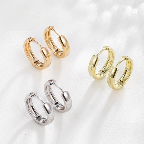 Minimalistische Geometrische Creolen Kupferlegierung Hochglanzpolierte Runde Huggie Ohrringe Leichter Schmuck Damen