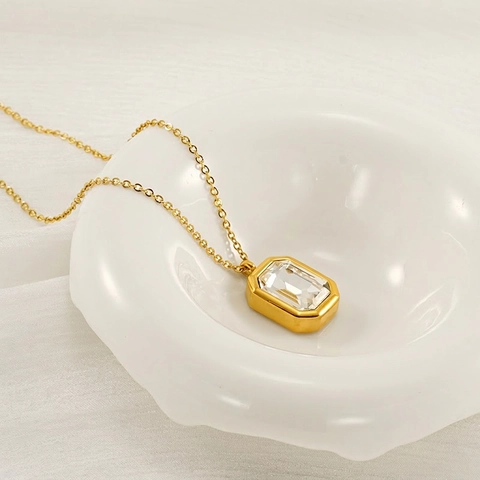 Collar Con Colgante De Circonita Corte Esmeralda Acero Inoxidable Chapado En Oro De 18K Joyería Mínima Para Mujer