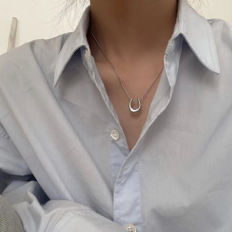 Collar con Colgante Geométrico en Forma de U de Acero Inoxidable para Mujer Moda Minimalista Cadena de Serpiente Joyería
