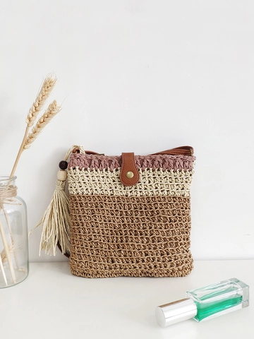 Handmade Woven Crossbody Bag Paper Straw Crocheted Beach Summer Vacation Small Square Purse With Tassel PU Leather Strap