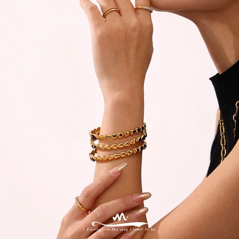 Bracciale Rigido A Cuore Acciaio Inossidabile Placcato Oro 18K Stile Ins Gioielli Eleganti Per Donna Design Cuori Intrecciati