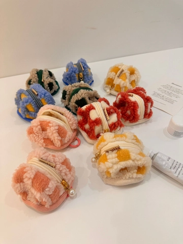 Plush Checkerboard Earphone Pouch Portable Mini Storage Bag With Artificial Pearl Zipper Pull Hook For Wireless Earbuds Coins