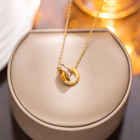 Interlocking Rings Necklace Stainless Steel Roman Numeral Pendant Cubic Zirconia Elegant Fashion Jewelry For Women