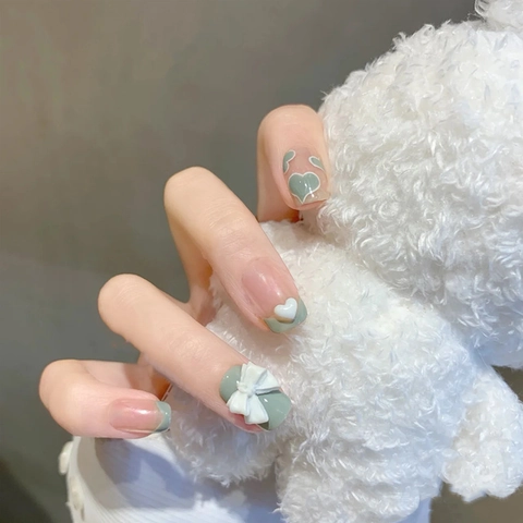 French Press On Nails Kort Vierkant Limoengroen Met 3D Witte Strik Hartpatroon Glanzende Kunstnagels Voor Vrouwen