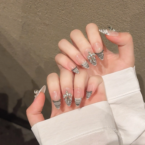 Unghie Finte Artigianali Cool Spicy Gotico Croce Argento Perla Artificial Ciondolo Saturno Motivo Serpente Unghie di Lusso Donna