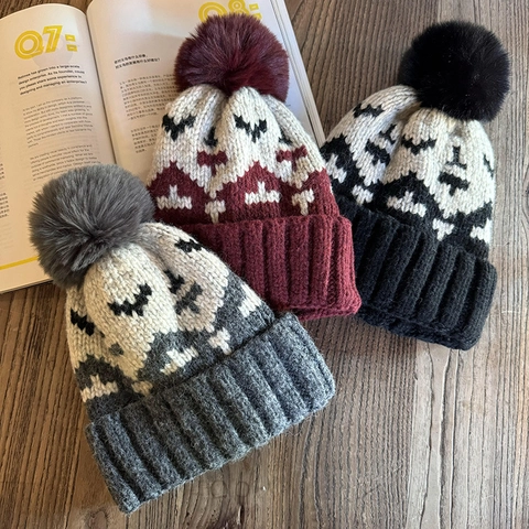 Vintage Pixel Geometric Knitted Beanie Hat With Large Faux Fur Pom-pom Warm Winter Skull Cap For Men Women Everyday Use
