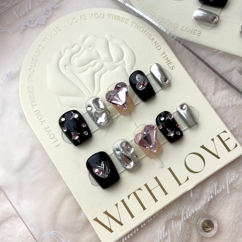 Press On Nägel Rosa Herz Straßstein Silber Glitzer Schwarz Rosa Kontrast Süßer Cooler Stil Kurze Sargform Künstliche Nägel