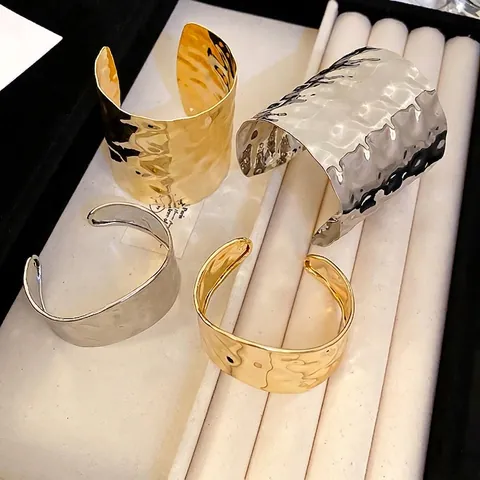 Legering Gehamerd Open Manchet Armband Voor Vrouwen Onregelmatige Metalen Brede Bangle Minimalistisch INS Mode Sieraden