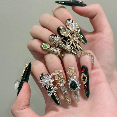Emerald Green Handmade Press On Nails Rhinestone Zircon Luxury Stiletto Long False Nails Jewelry Embellished