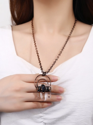 Vintage Pendant Necklace Natural White Crystal Amethyst Hexagonal Pillar Raw Stone Bohemian Ethnic Jewelry Women Bronze Alloy