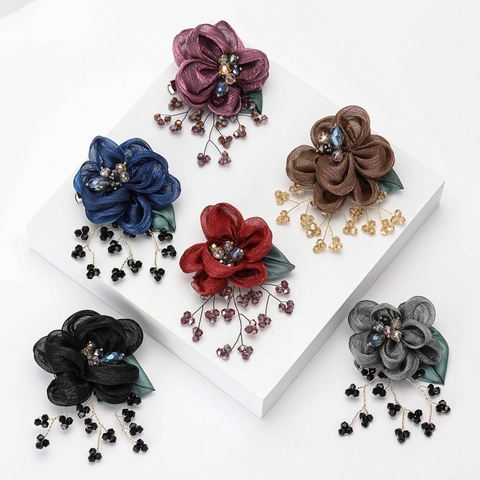 Elegante Stoff Spitze Blume Brosche Mit Quaste Strass Eingelegt Mode Floral Corsage Pin Für Damen Strickjacke Schal Zubehör