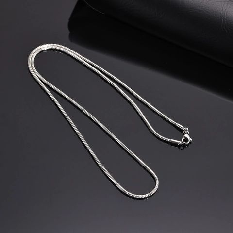 Collar De Cadena De Serpiente Redonda De Acero Inoxidable Chapado En Oro De 18K Cadena De Clavícula Minimalista Para Mujer