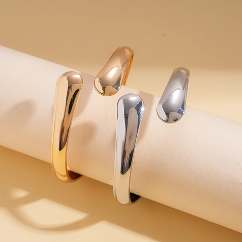 Bracciale Rigido Aperto Minimalista Ferro Estremità A Goccia D'acqua Lucidato A Specchio Ovale Irregolare Moda