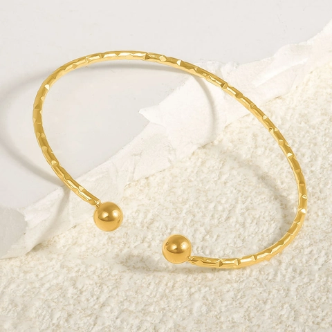 Bracciale Rigido Aperto Regolabile in Acciaio Inossidabile 304 da Donna Moda Placcato Oro 18K Texture Martellata Gioielli